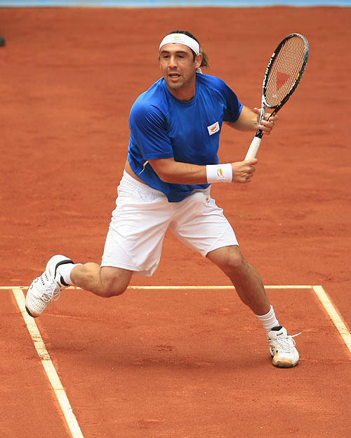 Ferrer Battles Through Thrilling Match