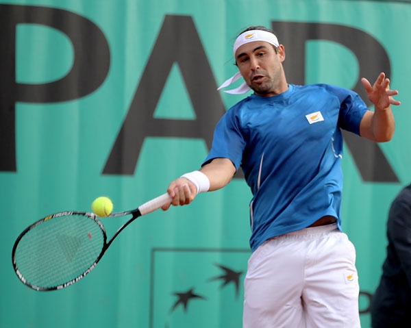 Petzschner Upsets Marcos In Halle
