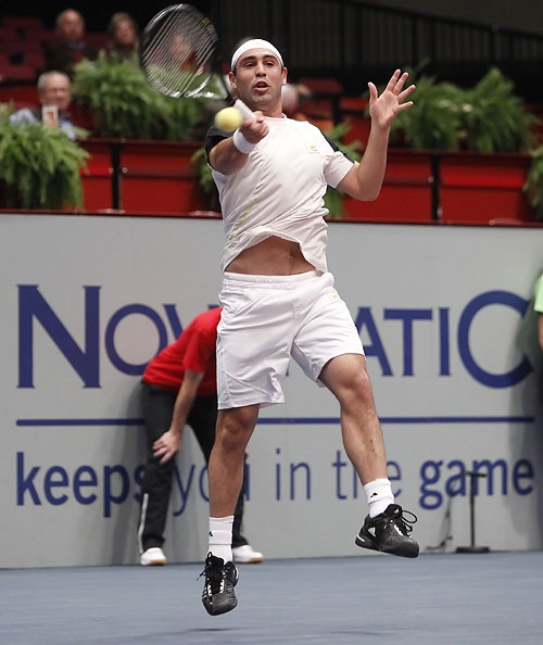 Marcos Cruises Into Vienna Quarter-finals