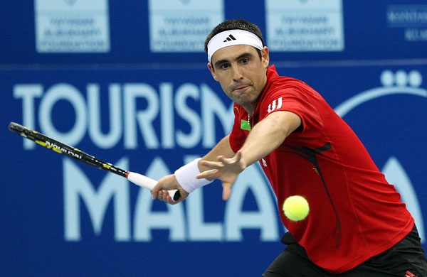 Marcos Marches Into Kuala Lumpur Quarters