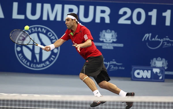 Marcos Falls At Final Hurdle